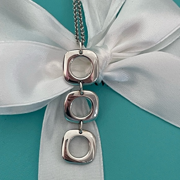 Elegant Silver‎ Pendant Necklace